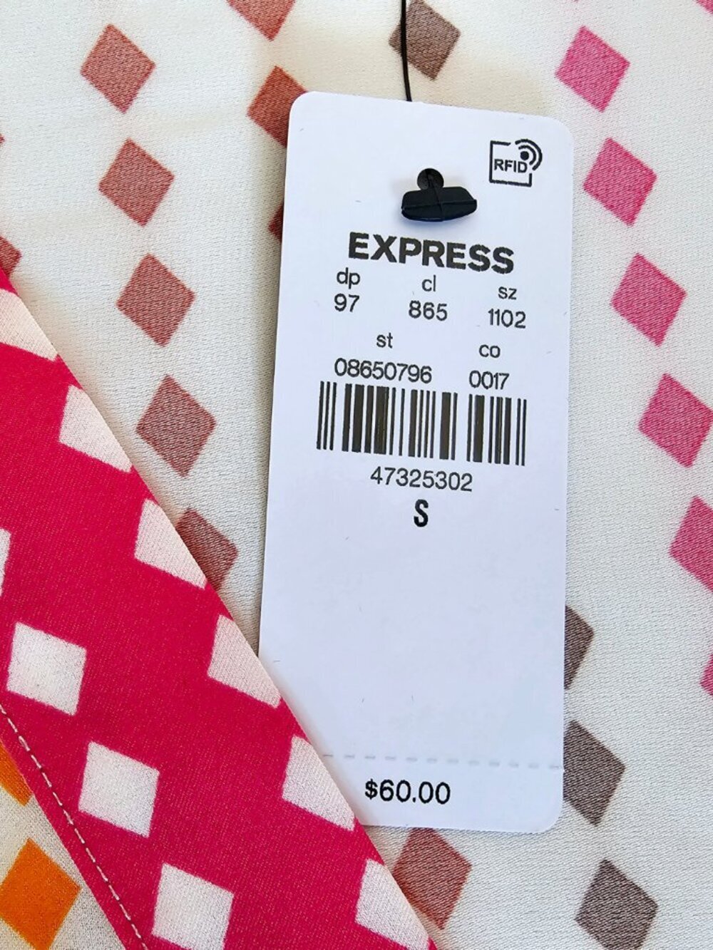 π NWT π Express V-Neck Diamond Dot Long Sleeve Gathered Front Top, Size S - Picture 4 of 15